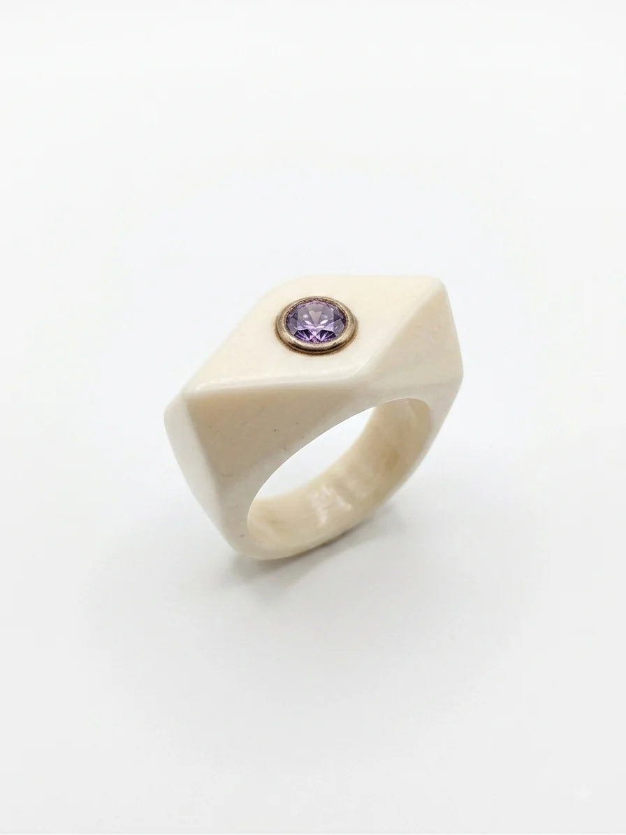 Anello Chunky Candy – resina bianca con Swarovski lilla