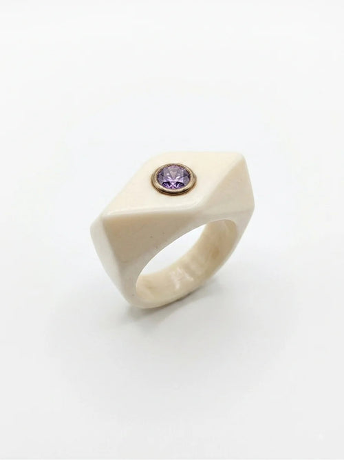 Anello Chunky Candy – resina bianca con Swarovski lilla